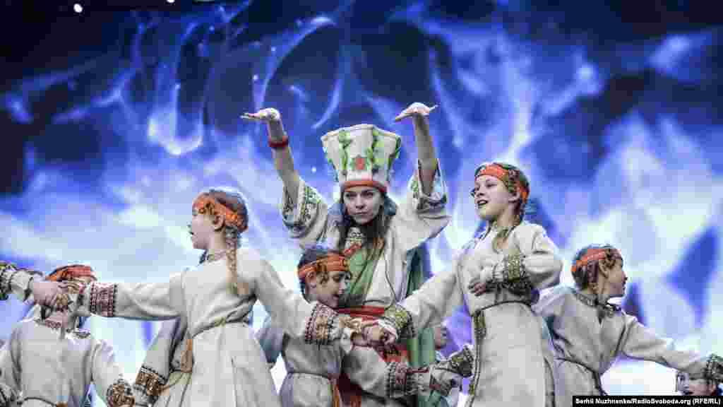 Детская группа «Зернышко» во время открытия Eurovision Village