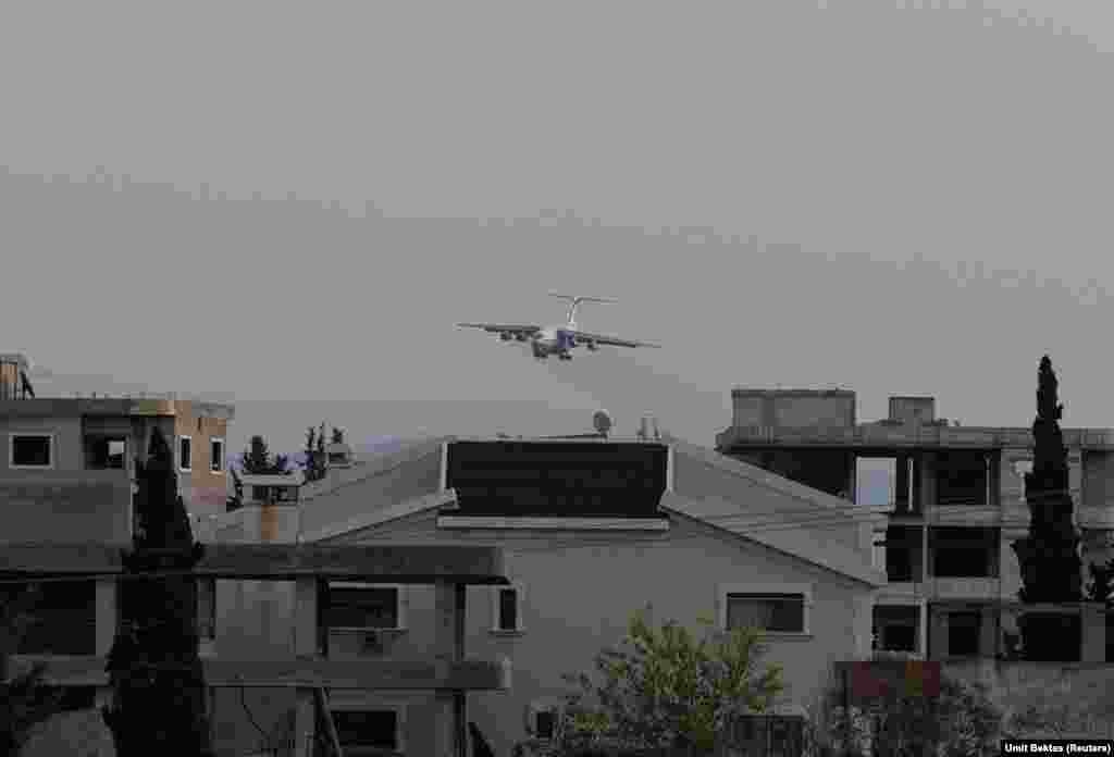 A Russian transporter approaches the Hmeimim facility. For Bektas, the most surprising new reality around the Russian base is the fact he is able to work there at all. "In the past, it was impossible to go to Latakia and to shoot pictures like this, you would have been detained in the first minute," he says. 