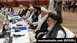 طالبانو پر یوه وخت هم په افغانستان کې دننه د حکومت ضد جګړې ته دوام ورکړی دی او هم یې د سیاسي دفتر پلاوی بېلا بېلو هیوادونو ته سفرونه او ملاقاتونه کوي.