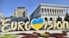 Офіційний логотип «Євробачення-2017», розташований на майдані Незалежності в Києві