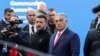 Președintele ucrainean, Volodimir Zelenski, și gazda reuniunii, premierul ungur, Viktor Orban. 