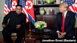 Lider Sjeverne Koreje Kim Jong Un i predsjednik SAD Donald Trump u Singapuru, 2018.