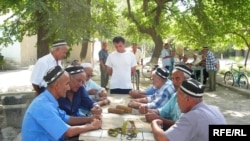 Residents of Isfara, where local authorities fear a rise in support for the banned Islamic Movement of Uzbekistan.