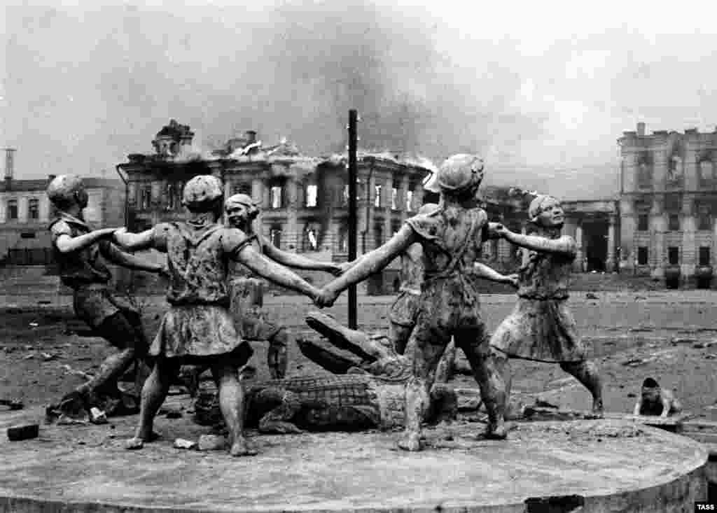 Stalingrad's main railway station in late 1942