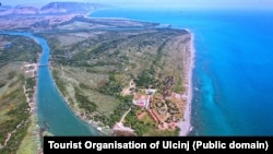 Ada Bojana, Ulicnj
