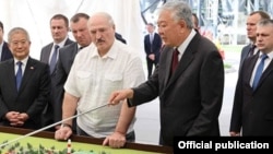 Президент Беларуси Александр Лукашенко и Даниил Урицкий (Данияр Усенов). 