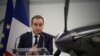 Ministrul Forțelor Armate al Franței, Sébastien Lecornu, la un discurs în timpul unei vizite la compania aerospațială Turgis et Gaillard, pe 27 februarie 2025.