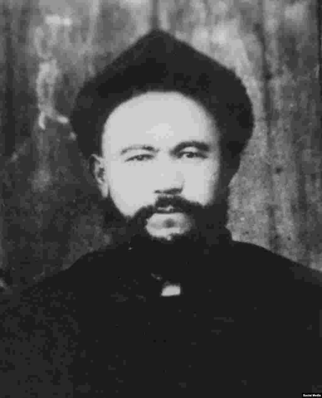 1933-ж. Чыгыш Түркстан Ислам Жумуриятынын премьер-министри болуп Сабит Дамулла Абдулбакы (1883—1934) шайланган. 