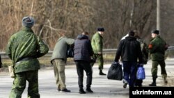 Під час обміну полоненими поблизу Щастя, Луганська область, 26 лютого 2016 року