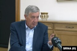 Nebojša Radmanović je 2014. godine kao član Predsjedništva BiH “poslan” u mirovinu, također, uz otpremninu veću od 15.000 eura. Radni odnos mu je odmah produžen
