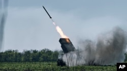 РСЗВ української армії працює під Бахмутом