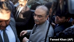 اصف علي زرداري د درغلېوو په مقدمو کې د دسمبر په يووېشتمه په کراچۍ کې عدالت ته حاضر شوی وو