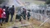 Мігранти розбили наметовий табір на кордоні Білорусі з Польщею