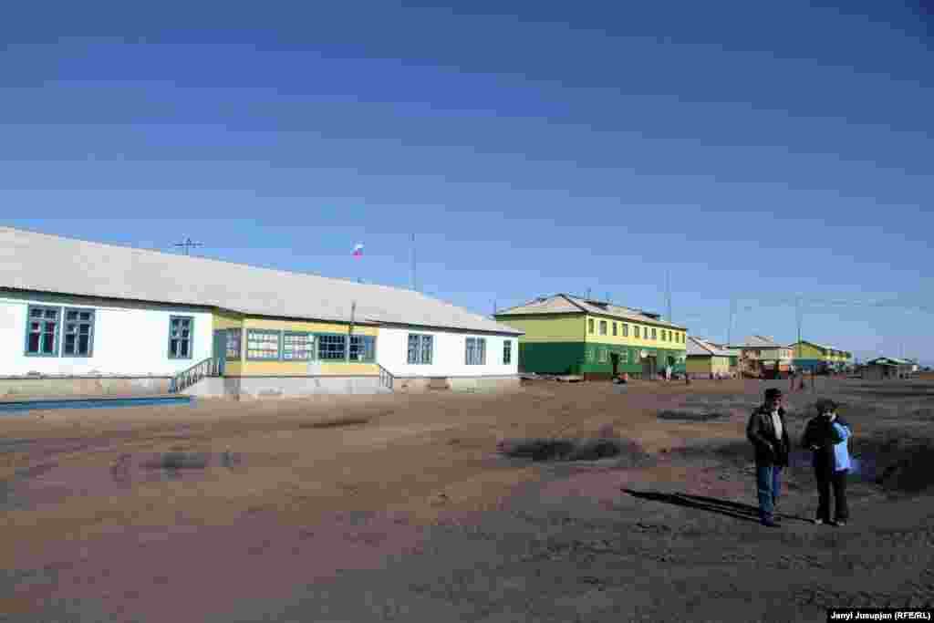 Центральная улица в Биллингсе. Чукчи сназвали село Валкыран, однако позже, в 18 веке , село переименовали в честь путешественника Иосифа Биллингса, который жил здесь какое-то время. 