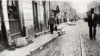 Mii de evrei au fost uciși, mulți direct pe stradă, în timpul Pogromului din 27 - 30 iunie 1941, de la Iași. Să vadă cadavre înșirate pe stradă devenise, pentru trecători, un fapt obișnuit. 