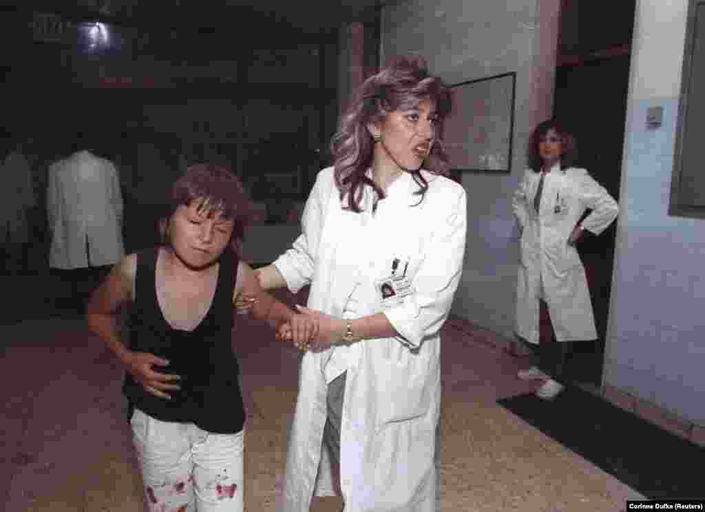 An injured girl in a Sarajevo hospital on August 3, 1992. A United Nations report concluded that at the height of the siege, more than 3,000 shells were falling on the city each day.