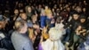 Вярващи по време на великденската служба във Велико Търново