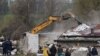Разрушаването на незаконните сгради в ромската махала в квартал "Захарна фабрика" започна във вторник сутрин.