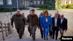 Украинанын президенти Володимир Зеленский жана АКШнын Өкүлдөр палатасынын төрайымы Ненси Пелоси.