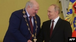Олександр Лукашенко і Володимир Путін на церемонії нагородження в Москві 9 жовтня 2024 року