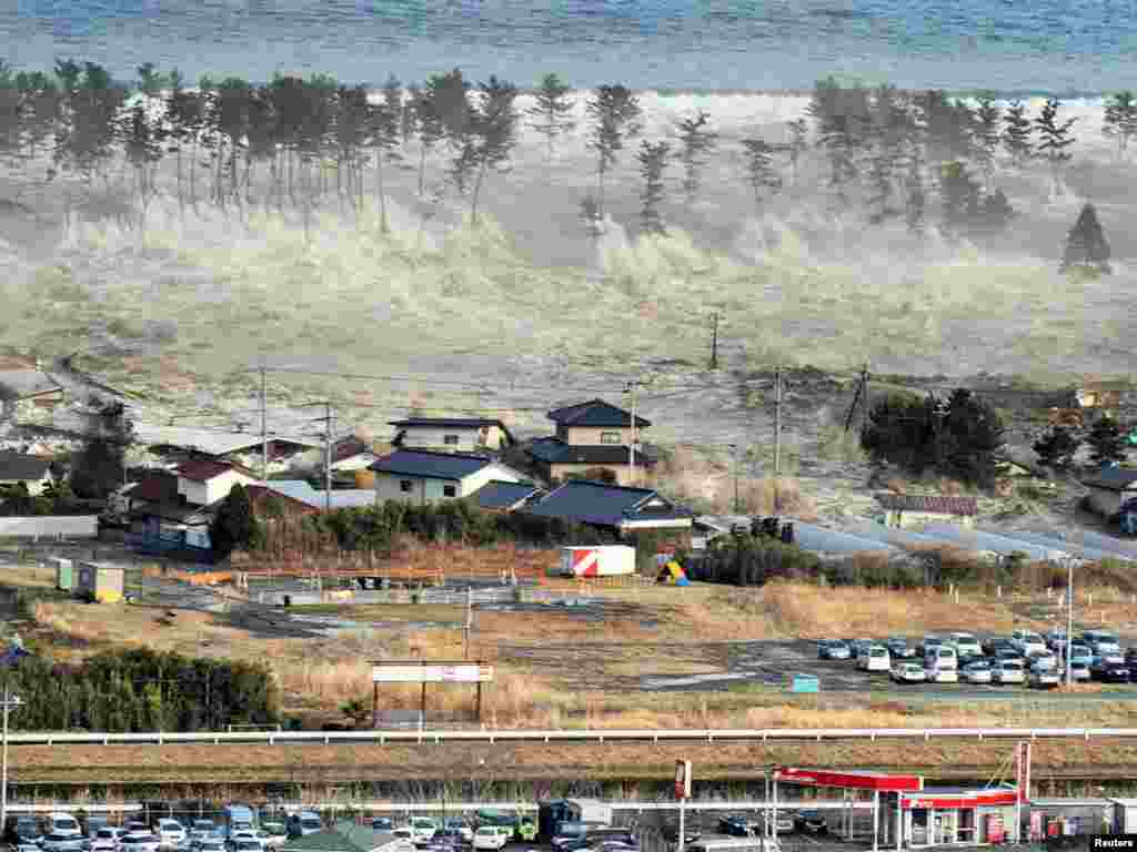 Cunami u Natoriu, 11.03.2011. Foto: Reuters / Kyodo 
