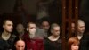 Українські військовополонені у скляній клітці суду в Ростові-на-Дону, Росія, 14 червня 2023 року