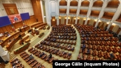 Parlamentul votează, marţi, în plenul comun, cererea de suspendare a preşedintelui Klaus Iohannis, depusă de Opoziţie.
